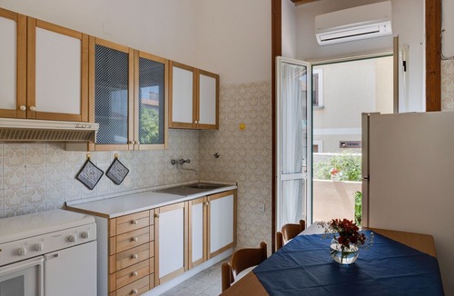 Nicotera Marina House | Traditional Holiday Home in Nicotera Marina with Garden
