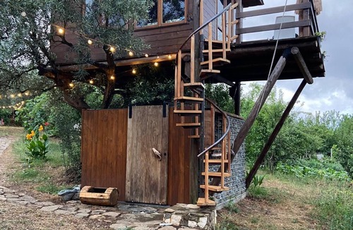 Nocera Terinese Ski Chalet | Treehouse in the Olive Grove | Private Bathroom & Outdoor Shower