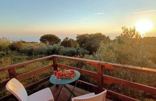 Nocera Terinese Ski Chalet | Treehouse in the Olive Grove | Private Bathroom & Outdoor Shower
