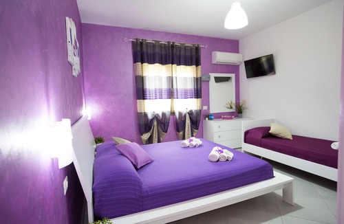 Cefalu Bed & Breakfast | Triple room with mountain view and window