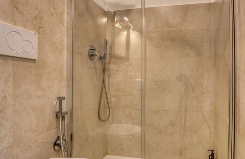 Angri Apartment | Two Bedroom Apartment with Balcony