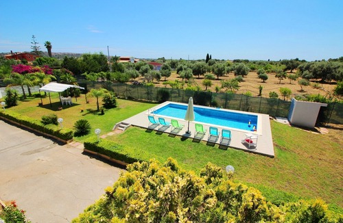 Syracuse Villa | Typical House with private pool