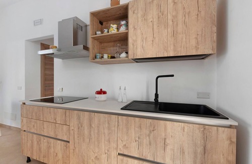 Menfi Apartment | Ulivo Comfort Room ByAma with Wi-Fi and Air Conditioning