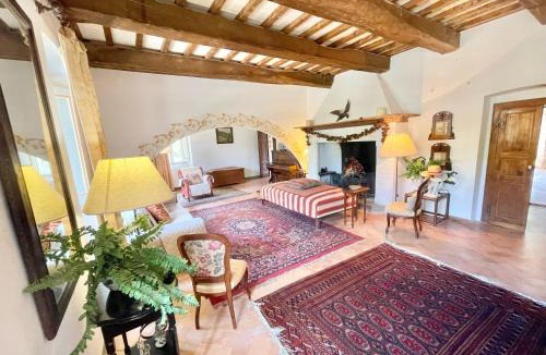 San Brizio Villa | Umbrian Paradise contains 5 Bedrooms with Private Pool and Stunning Views