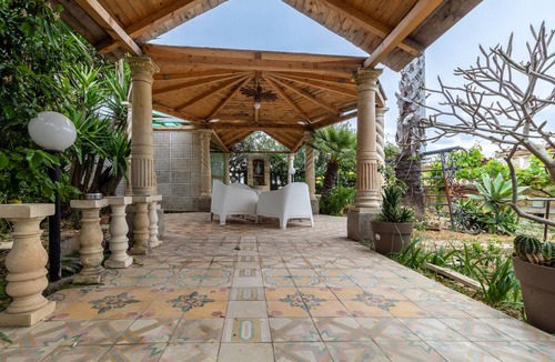 Punta Braccetto House | Vacation Home "Chalet Melody" with Private Terrace, Private Garden & A/C