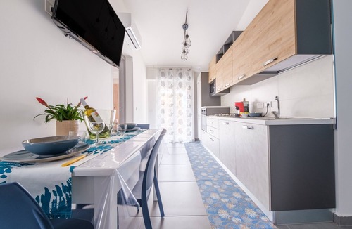 Valdina House | Vacation Home 'Alba's Home - Kandinsky' with Private Terrace, Wi-Fi & Air Conditioning