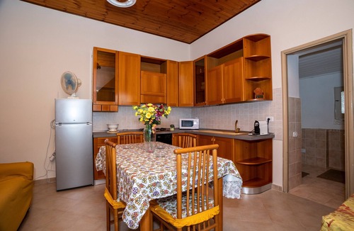 Capri Leone House | Vacation Home "La Casuzza Di Sara" with Private Terrace & Wi-Fi