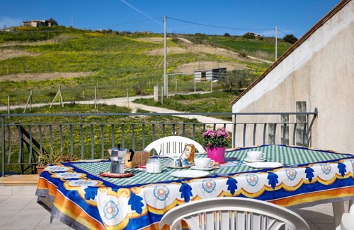 Sciacca House | Vacation Home "La Mansarda Sul Verde" with 2 Private Terraces & Wi-Fi