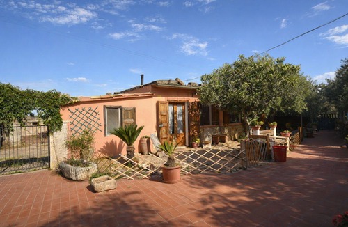 Donnafugata House | Vacation Home in Santa Croce Camerina with 2 bedrooms sleeps 6