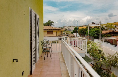 San Leone Apartment | Vbeb Macrame Rooms Agrigento 'Double Room with External Bathroom' with Balcony, Wi-Fi and Air Conditioning