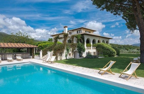 Castiglione della Pescaia Villa | Villa Pescaia 10 is a recently renovated villa located near the town of Castiglione della Pescai...