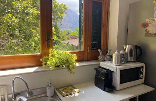 Carini Villa | Villa 150 meters from the sea and 5 km from the airport. Villa Melina.