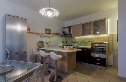 Valtopina Villa | Villa Adriana - 4 bedrooms, pool, airco, wifi, pets, jacuzzi
