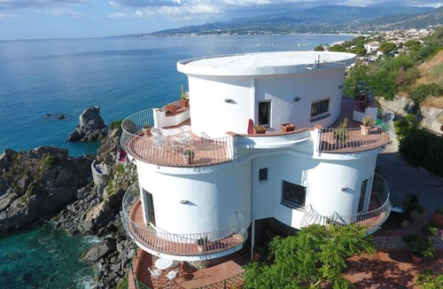 Caminia Villa | Villa Alcado