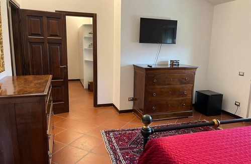Taverna Bed & Breakfast | "Villa Amalia "Bed and breakfast 5 minutes from the highway interchange.