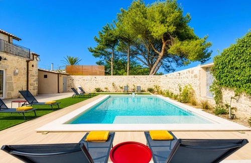 Ragusa Villa | Villa Amira by Villa Plus