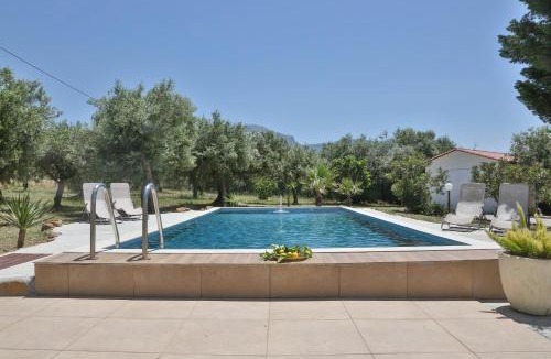 Lascari Villa | Villa Anna (by Vacation Service)