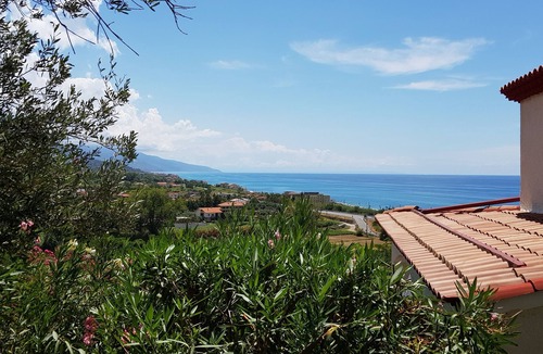 Fuscaldo Apartment | Villa Anna – Sea view attic with terrace, just minutes from the beach
