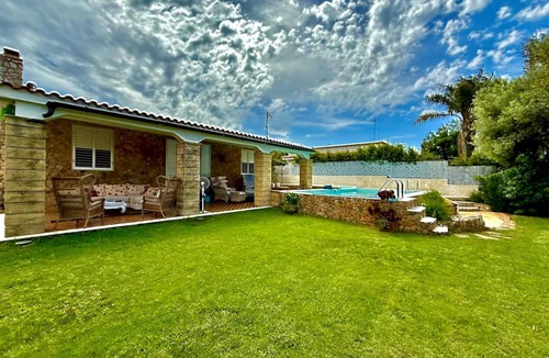 Syracuse Villa | Villa AnnaStella a Corner of Paradise with Pool,AC, WiFi, SmartTV/Netflix/Disney