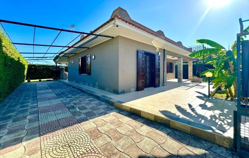 Arenella Villa | Villa Arenella 300m from Beach with Garden & Parking