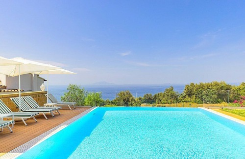 Massa Lubrense Villa | Villa Auralia: A charming and bright two-story historical villa surrounded by a lemon and orange garden, with Free WI-FI.