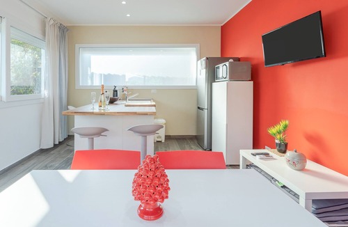 Fontane Bianche Villa | Villa 'Aurora' with Private Terrace, Wi-Fi and Air Conditioning