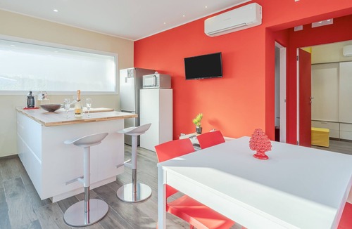 Fontane Bianche Villa | Villa 'Aurora' with Private Terrace, Wi-Fi and Air Conditioning