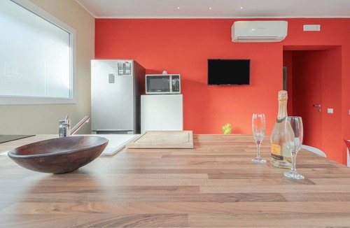 Fontane Bianche Villa | Villa 'Aurora' with Private Terrace, Wi-Fi and Air Conditioning