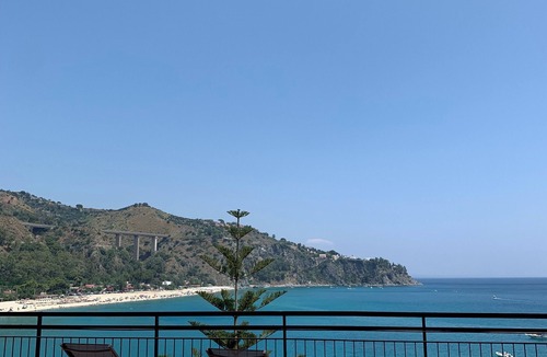 Caminia Villa | Villa Azure – with panoramic terrace and direct access to the sea
