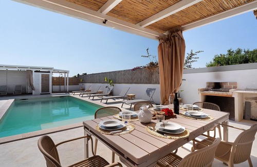 Torre Suda Villa | Villa 'Azzurra' with Private Pool, Wi-Fi and Air Conditioning