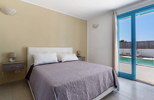 Torre Suda Villa | Villa 'Azzurra' with Private Pool, Wi-Fi and Air Conditioning