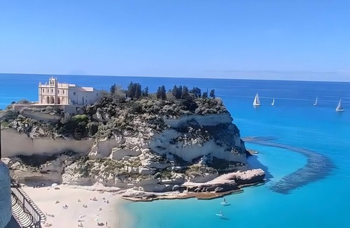 Zambrone Villa | Villa 'Bella Vista' with Sea View, Wi-Fi and Air Conditioning