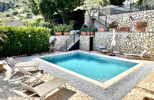 Altavilla Milicia Villa | Villa Belvedere di Altavilla with Pool and Near The Sea