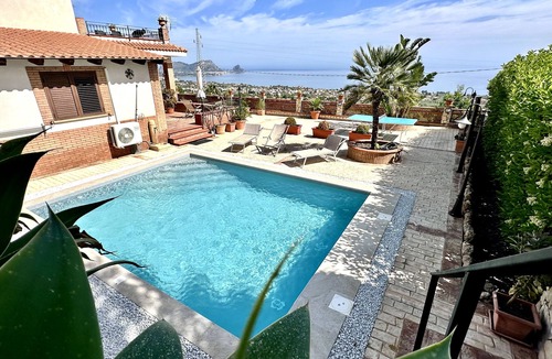 Altavilla Milicia Villa | Villa Belvedere di Altavilla with Pool and Near The Sea