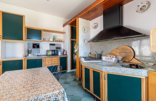 Isola Villa | Villa 'Bianca Tra Isola E Plemmirio' with Sea View, Shared Pool and Air Conditioning