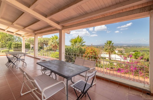 Isola Villa | Villa 'Bianca Tra Isola E Plemmirio' with Sea View, Shared Pool and Air Conditioning