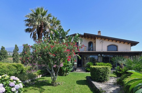 Acireale Villa | VILLA BIDDIZZA an oasis of peace and relaxation