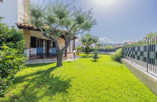 Piana Calzata Villa | Villa by the sea with garden