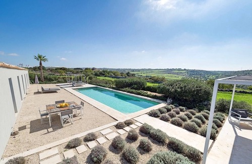 Ragusa Villa | Villa Campana - Modern villa with pool