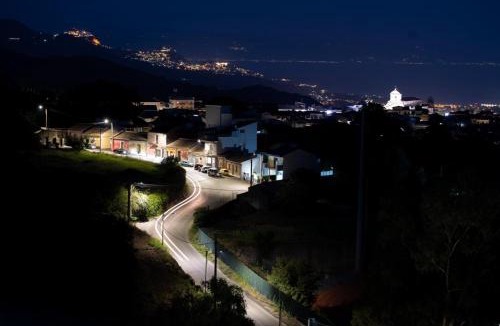 Piedimonte Etneo Villa | Villa Capogrecale - piscina riscaldata