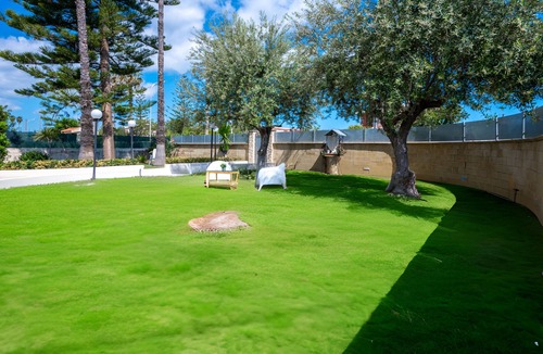 Arenella Villa | VILLA CARMELA ARENELLA: in a quiet and comfortable setting 800 meters from the sea