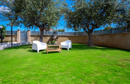 Arenella Villa | VILLA CARMELA ARENELLA: in a quiet and comfortable setting 800 meters from the sea