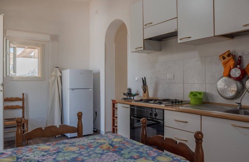 Pisciotto-Carrubella House | Villa 'Casa Di Elvira' with Private Terrace, Wi-Fi, and Air Conditioning
