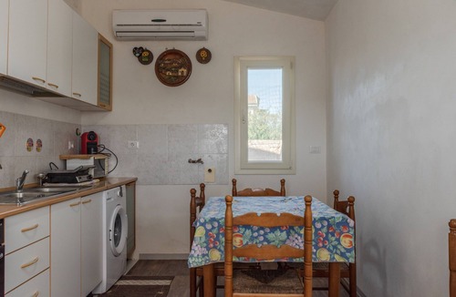 Pisciotto-Carrubella House | Villa 'Casa Di Elvira' with Private Terrace, Wi-Fi, and Air Conditioning