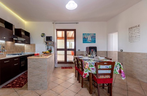 Contrada Fiori Sud Villa | Villa "Casa Vacanza Errante" with Sea View, Pool & Wi-Fi