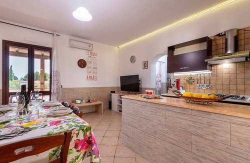 Contrada Fiori Sud Villa | Villa "Casa Vacanza Errante" with Sea View, Pool & Wi-Fi