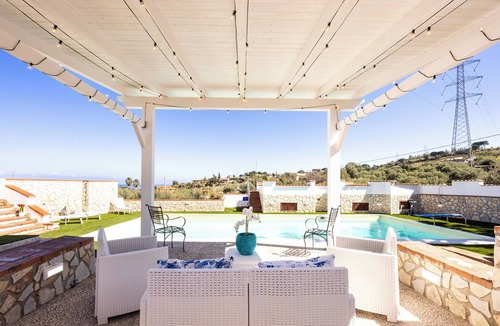 Trabia Villa | Villa Casty by the Sea with Private Pool