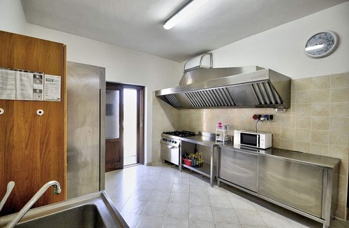Castellabate Villa | Villa Celidonia: A characteristic and welcoming three-story villa surrounded by the greenery, with Free WI-FI.