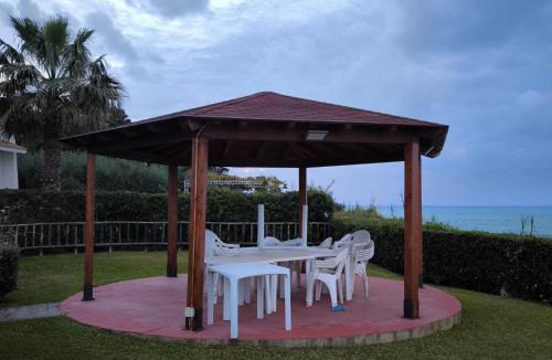 Mazzaforno Villa | Villa Ciclamino by the sea in Cefalù