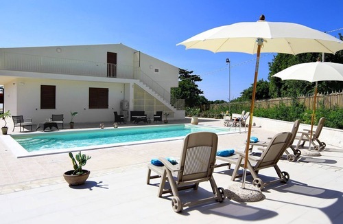 Scicli Villa | Villa Ciuridda with private pool wifi parking bowling green bbq